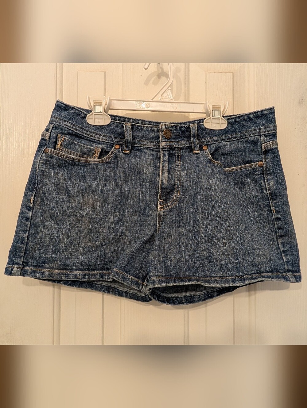 Vintage Women's Old Navy Low Rise Denim Shorts Size 29 Button Front Finished Hem